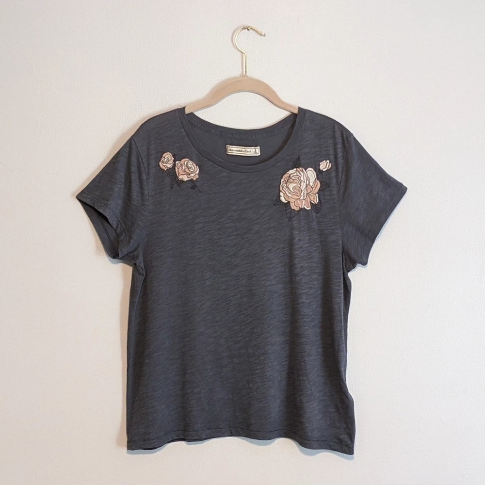 ABERCROMBIE & FITCH Blue Embroidered Boyfriend Tee Women's Size Small